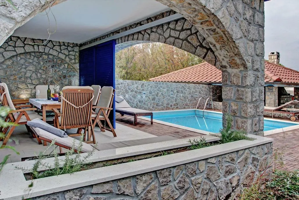 Apartments Petra Njivice