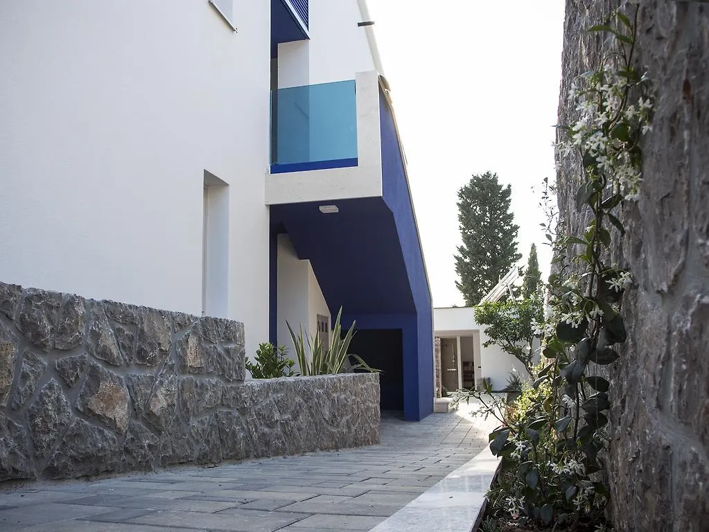 Apartments Petra Njivice 0*,