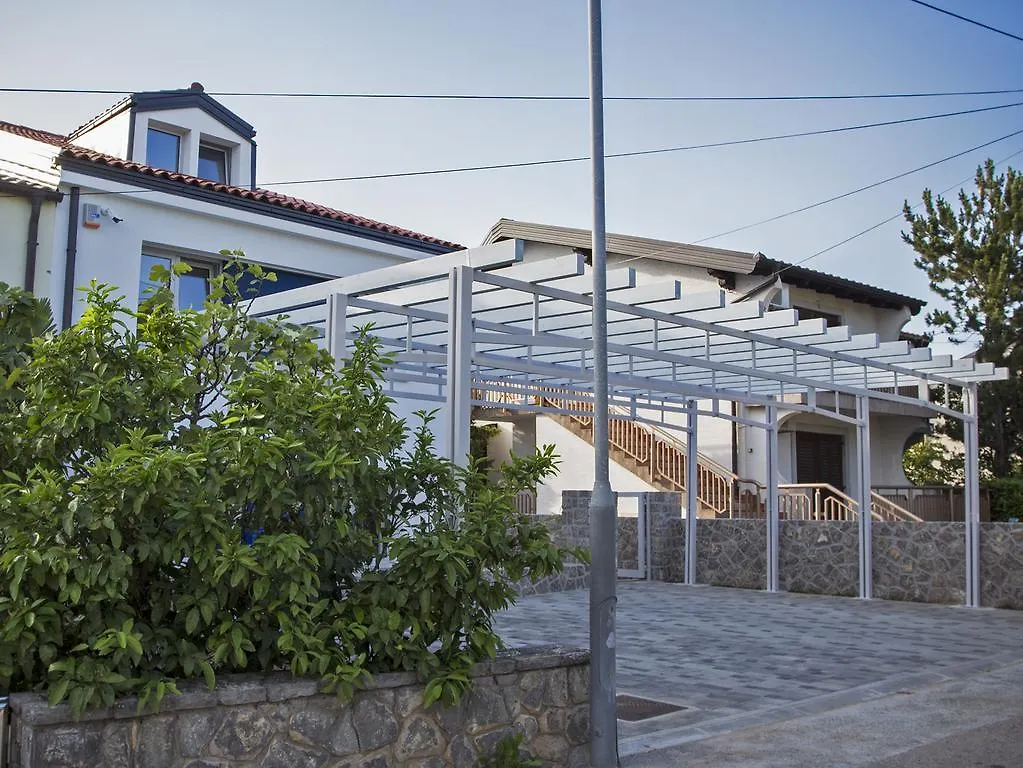Apartments Petra Njivice